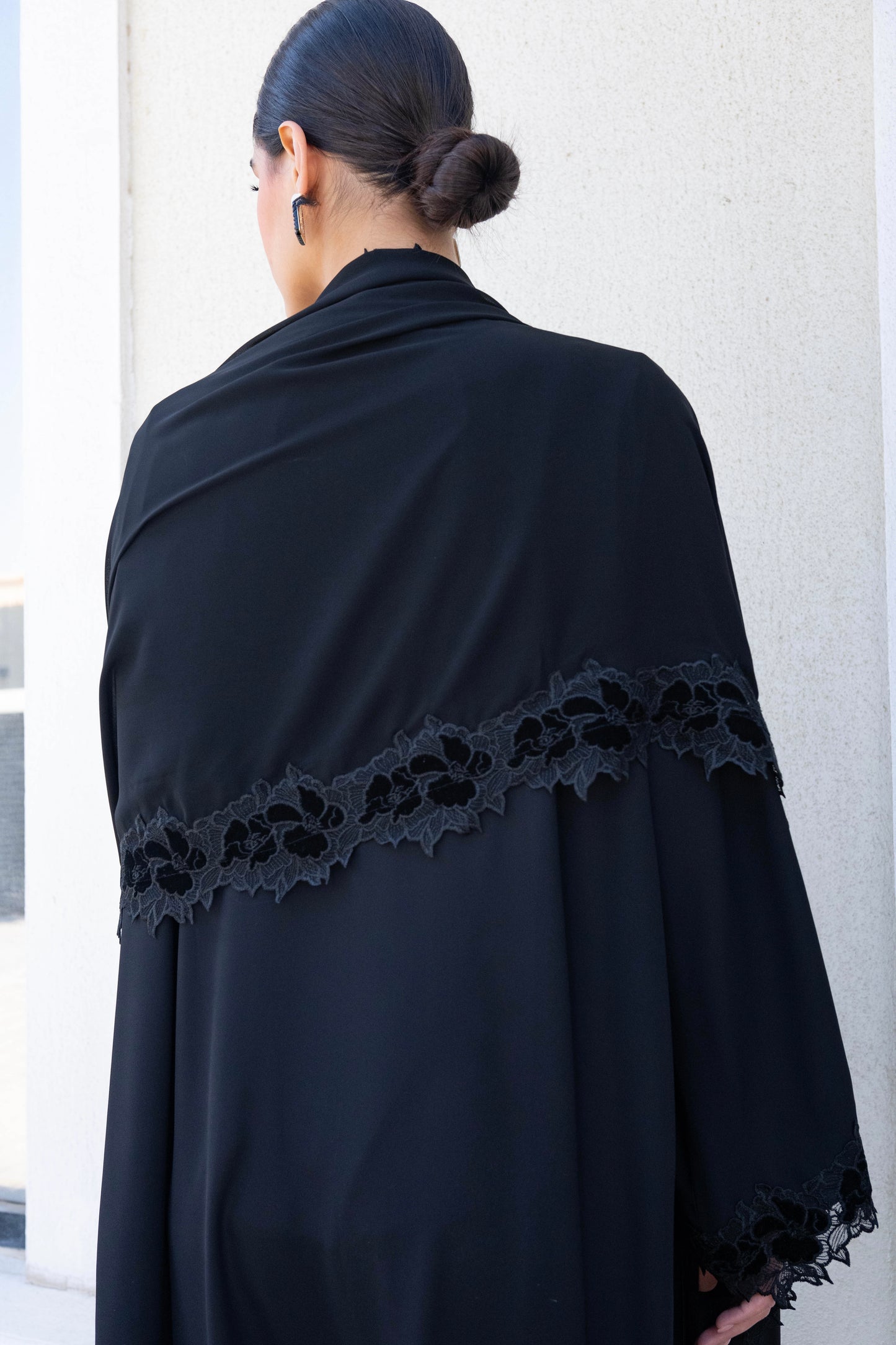 THE BASIC ABAYA WITH LACE
