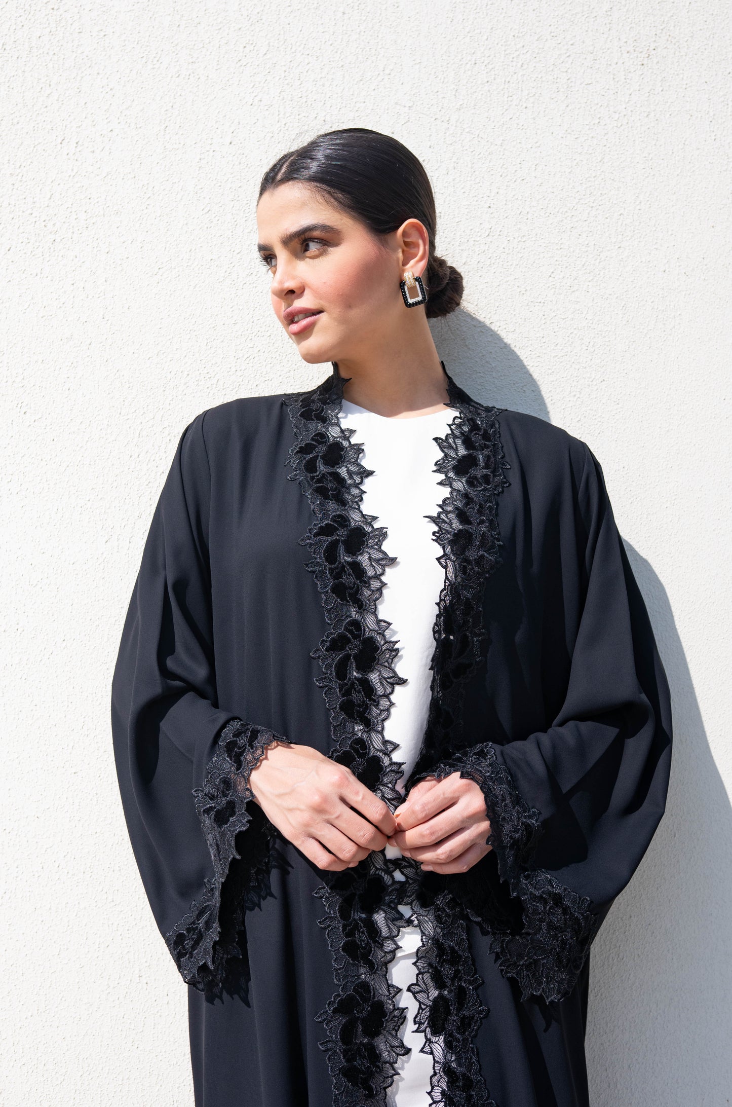 THE BASIC ABAYA WITH LACE